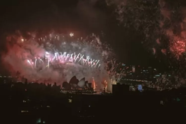 8 Tips Rayakan Tahun Baru 2026 Agar Tetap Romantis Meski Tanpa Kembang Api!