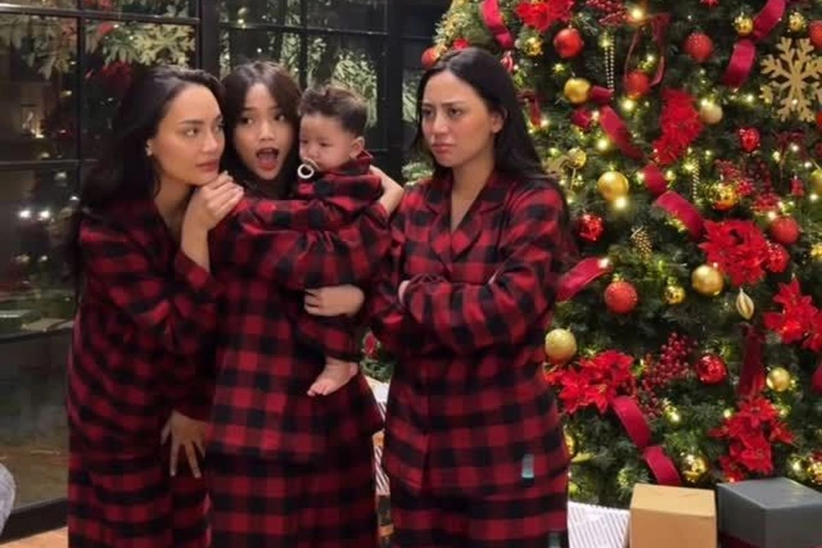 7 Gaya Rachel Vennya dan Fuji Temani Erika Carlina Rayakan Natal, Kompak Tampil Kembaran