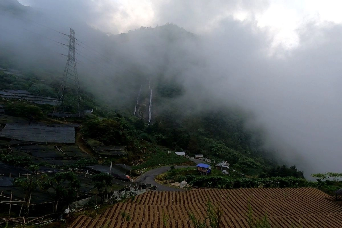 Hindari Jalur Curug Sikarim Saat ke Dieng, Ini Alasannya