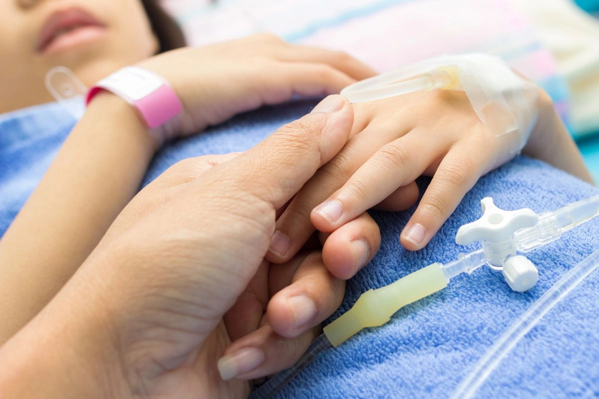 Remaja Keracunan Usai Minum Darah Sendiri akibat Ikuti Tips di Media Sosial