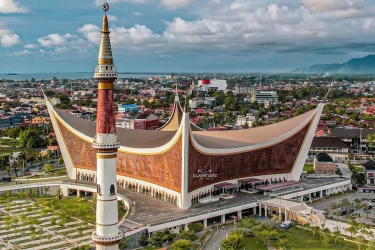 Wisata Religi: 10 Masjid Terindah di Sumatera Barat yang Harus Kamu Kunjungi di Tahun 2026