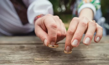 Mau Tunangan Awal 2026? Kalender Tionghoa Punya Pilihan Hari Baiknya