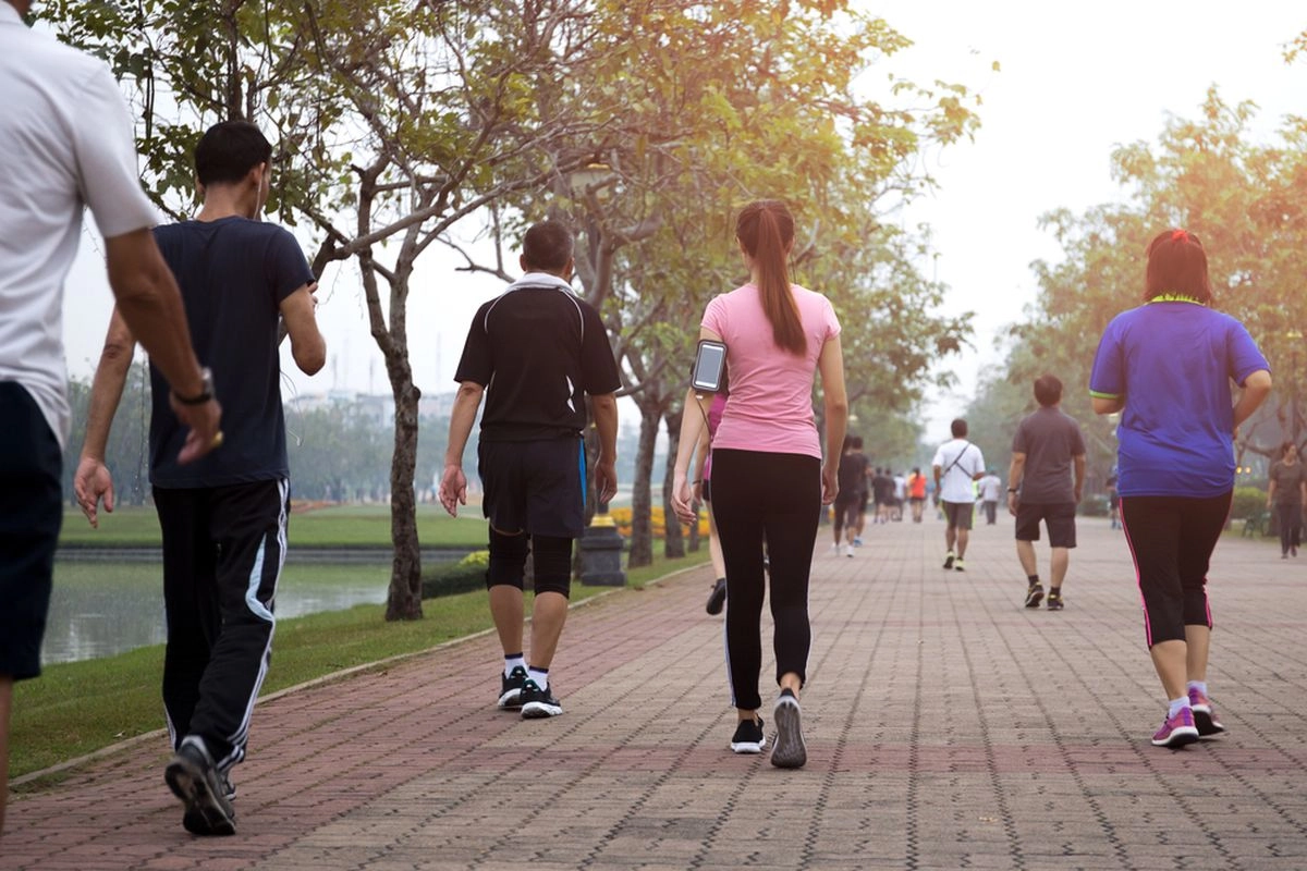 Jalan Kaki Bantu Tingkatkan Mood dan Kesehatan Mental, Ini Kata Dokter