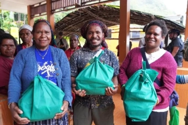 Freeport Berbagi Kasih kepada Warga Sekitar Operasional di Hari Natal