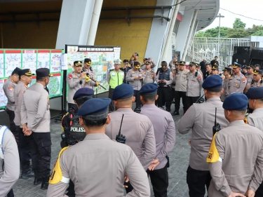 Persija vs Bhayangkara Presisi Malam Ini: 1.295 Polisi Siaga di GBK, Suporter Dilarang Bawa Flare!