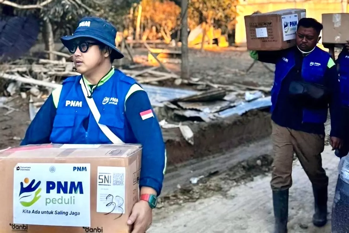 Relawan PNM Kembali Turun Langsung Salurkan Bantuan dan Kuatkan Korban Bencana
