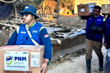 Relawan PNM Kembali Turun Langsung Salurkan Bantuan dan Kuatkan Korban Bencana