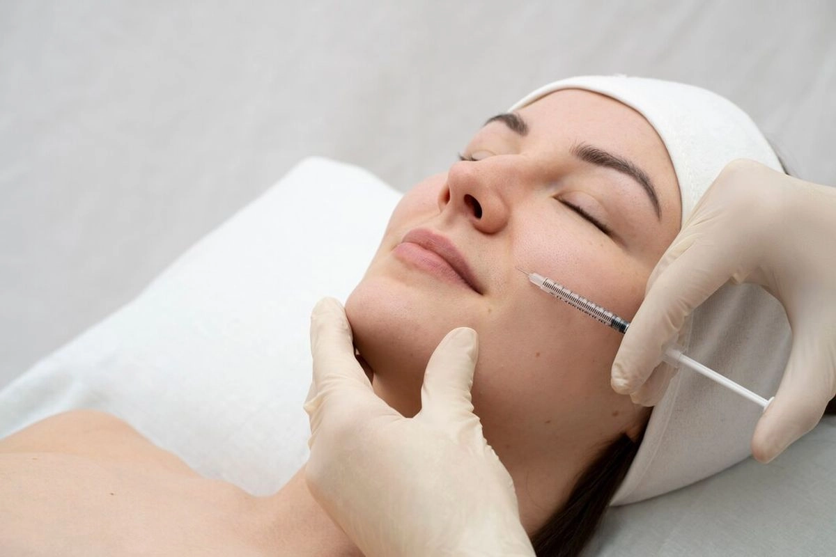 Apa yang Terjadi pada Filler Dagu di Dalam Tubuh Setelah 1–2 Tahun?