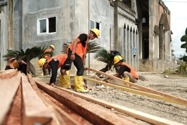 Pratikno: 1.050 Hunian Sementara Sudah Dibangun untuk Korban Banjir Sumatera