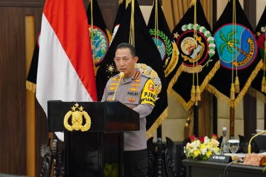 Kapolri Sampaikan Rilis Akhir Tahun, Awali dengan Doa untuk Korban Bencana Sumatera