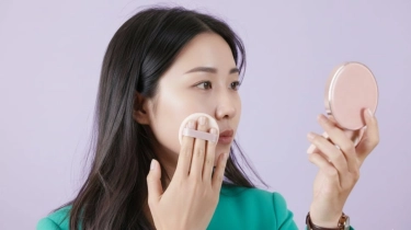 6 Cushion dengan Hasil Akhir Velvet Matte untuk Tampilan Halus seperti Beludru