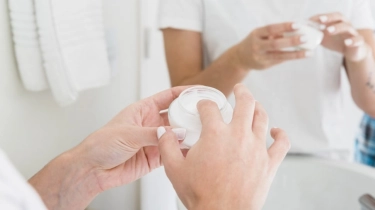 6 Rekomendasi Moisturizer Cream yang Bagus untuk Kunci Kelembapan Kulit