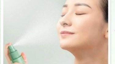 4 Face Mist untuk Kulit Berminyak agar Bebas Kilap Saat Liburan Akhir Tahun