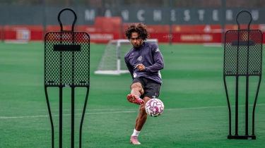 Keputusan Aneh Amorim: Joshua Zirkzee Ditarik di Jeda Laga, Legenda MU Ikut Bingung