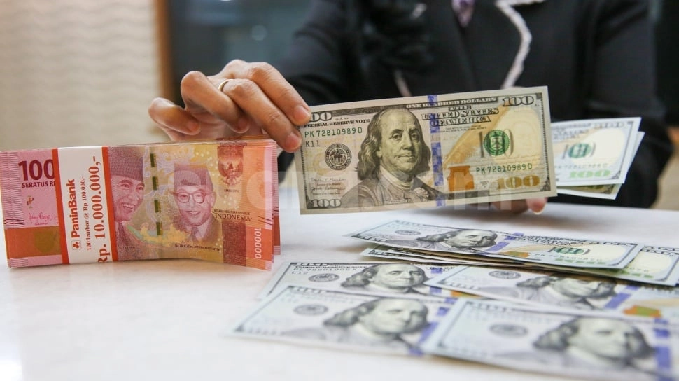Rupiah Berotot di Penghujung 2025, Menuju Level Rp 16.680