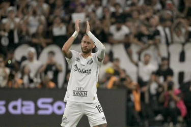 Neymar Teken Kontrak Baru di Santos, Tepis Spekulasi Reuni dengan Messi