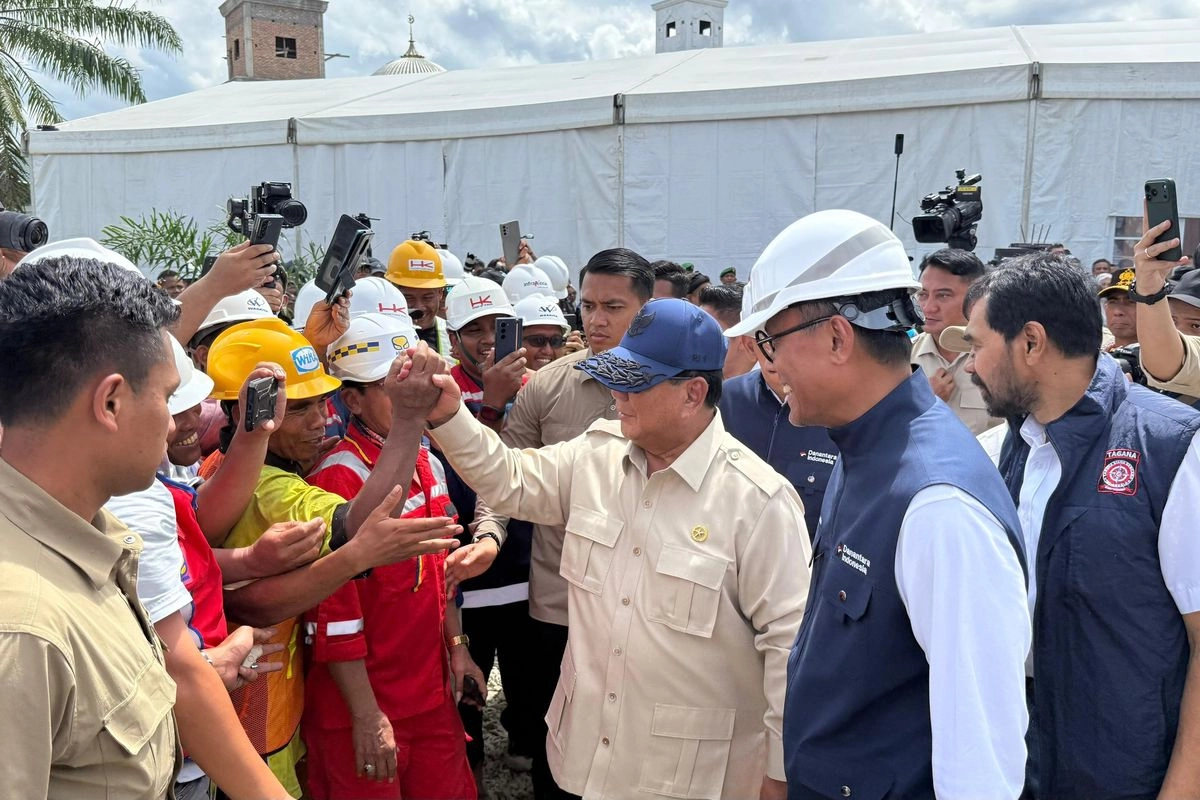 Prabowo Protes Atap Hunian buat Korban Banjir Pakai Seng: Panas, Pikirkan Solusinya