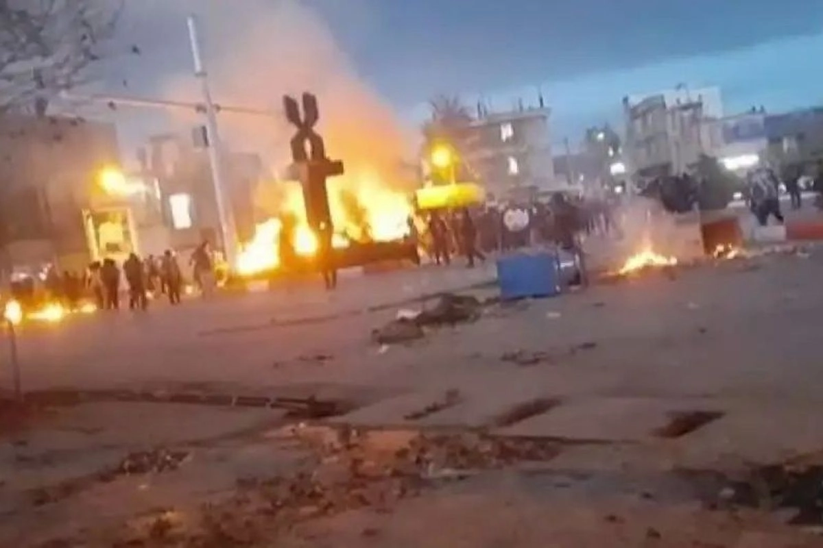 Nilai Tukar Rial Terjun Bebas dan Inflasi, Warga Iran Demo Besar-besaran, 6 Orang Tewas