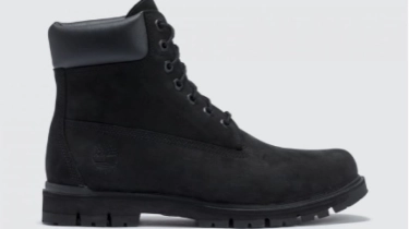 5 Sepatu Jalan yang Waterproof, Pilihan Tepat di Musim Hujan Agar Kaki Tidak Lembap