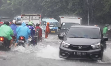 Perlu Fokus Ekstra Mengemudi di Tengah Hujan untuk Hindari Aquaplanning   