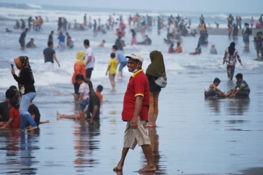 Kenapa Pantai Parangtritis Selalu Jadi Favorit Wisatawan saat Liburan?