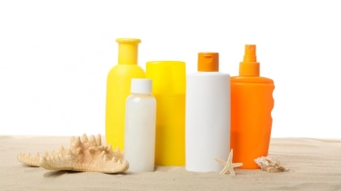 5 Rekomendasi Sunscreen Anti Aging Lokal untuk Cegah dan Atasi Tanda Penuaan Dini