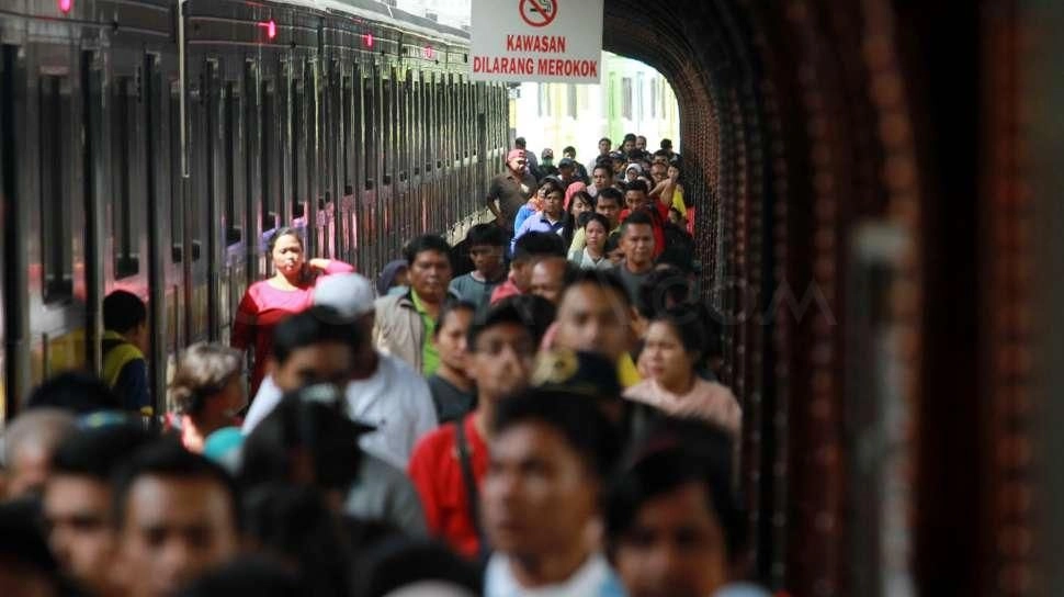 KRL Jadi Andalan Libur Nataru, 15 Juta Penumpang Tercatat