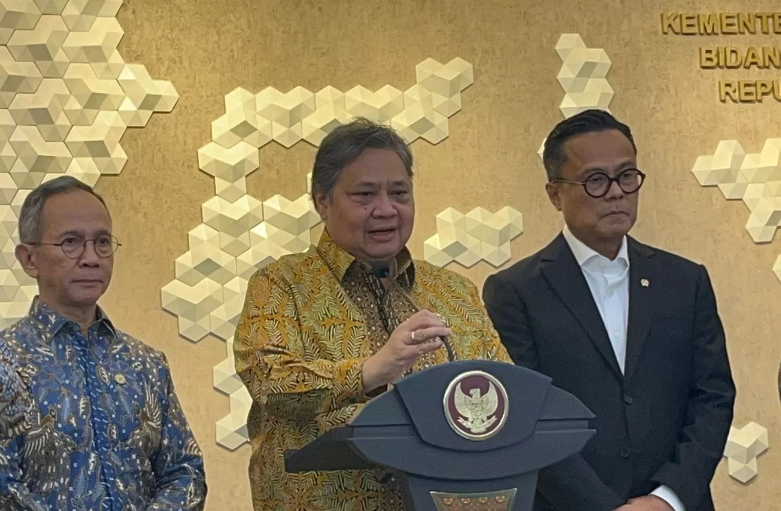 Soal Konflik AS vs Venezuela, Airlangga Sebut Harga Minyak Dunia Masih Relatif Rendah