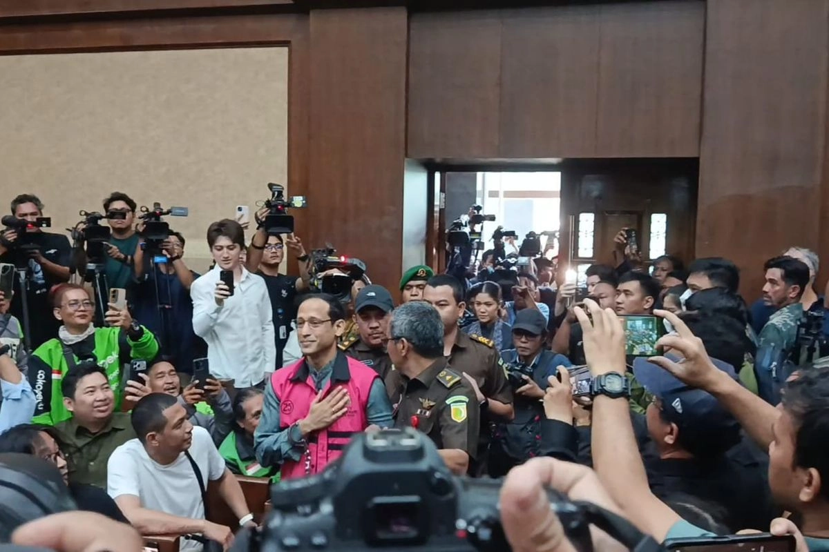 Momen Haru Nadiem Makarim Disambut Dukungan Saat Memasuki Ruang Sidang Dakwaan Chromebook