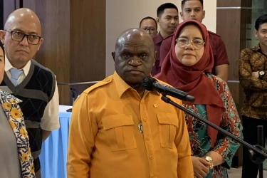 Natalius Pigai soal Influencer Diteror: Usut Tuntas dan Singgung Surplus Demokrasi