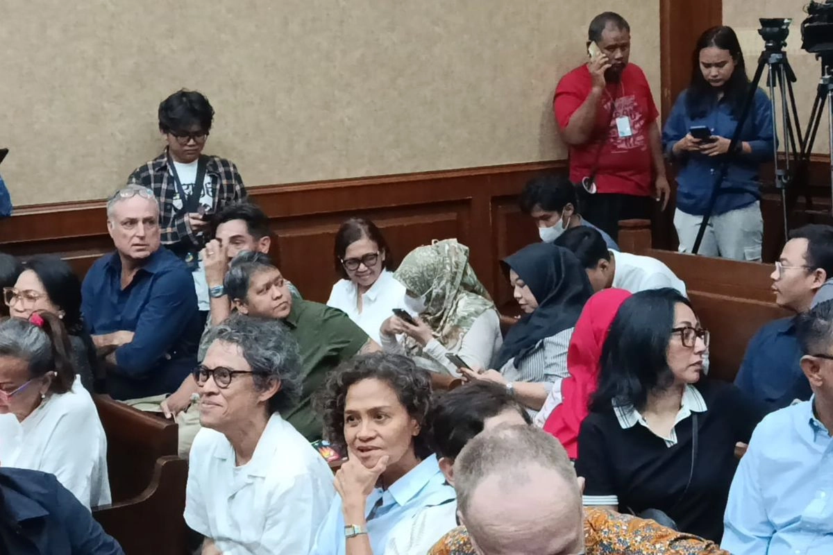 Riri Riza dan Mira Lesmana Hadiri Sidang Dakwaan Nadiem Makarim