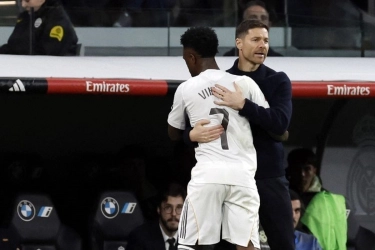 Dapat Ejekan Lagi di Bernabeu, Vincius Dibela Xabi Alonso dan Valverde