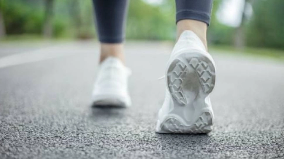 7 Sepatu Jalan yang Enak dan Stabil untuk Kejar 10 Ribu Langkah