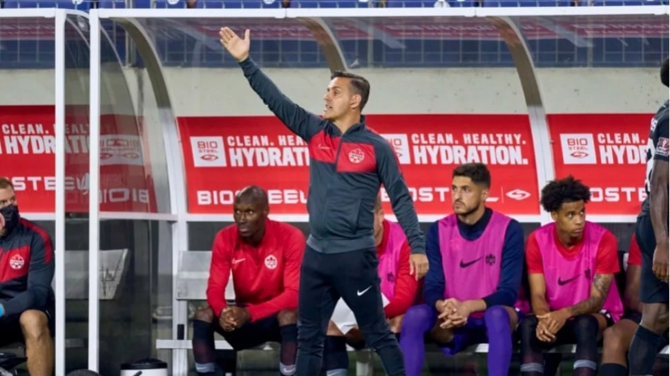 Cerita John Herdman Kena Maki Eks Pelatih Lionel Messi