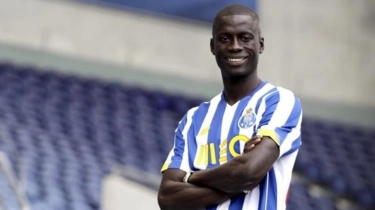 Siapkan Pengganti Virgil van Dijk, Liverpool Selangkah Lagi Rekrut Bek Muda Senegal