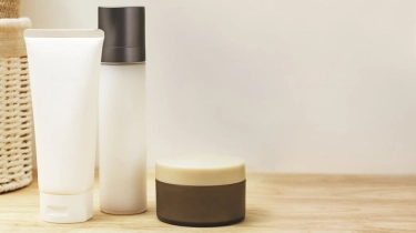 Urutan Skincare Olay Pagi dan Malam untuk Menyamarkan Tanda Penuaan Wajah, Mulai Rp59 Ribuan