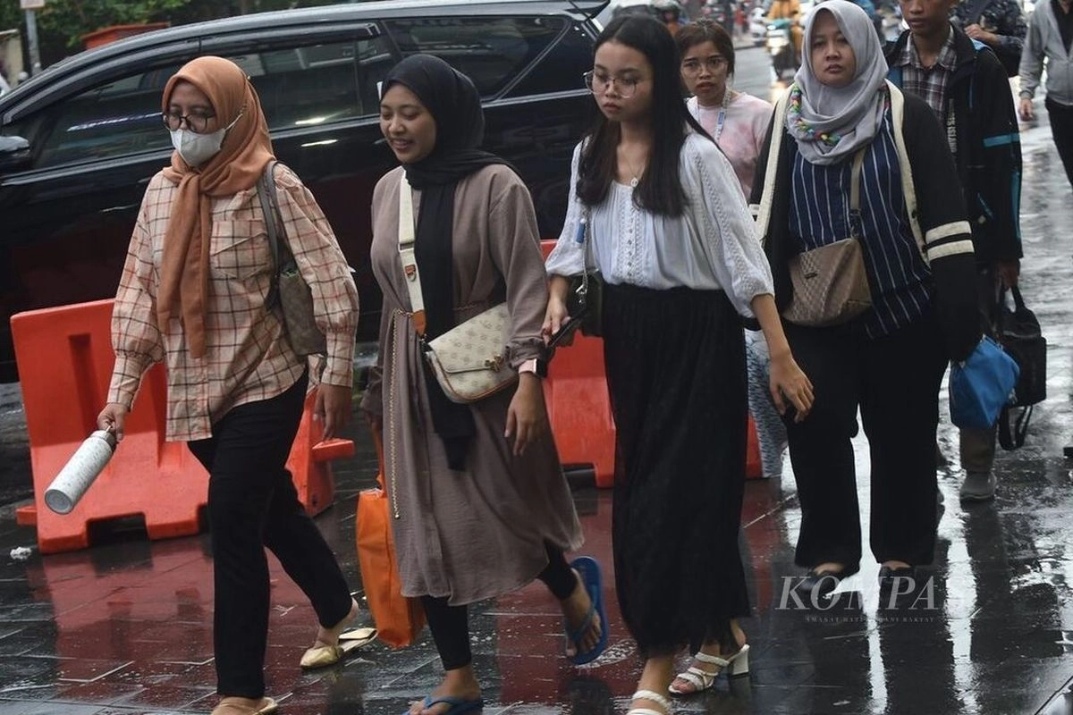Bertahan Hidup, Kelas Menengah Butuh Pekerjaan Layak hingga Perumahan