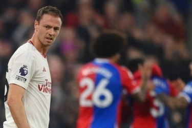 Jonny Evans Asisten Pelatih Man United, Paham Ruang Ganti Setan Merah