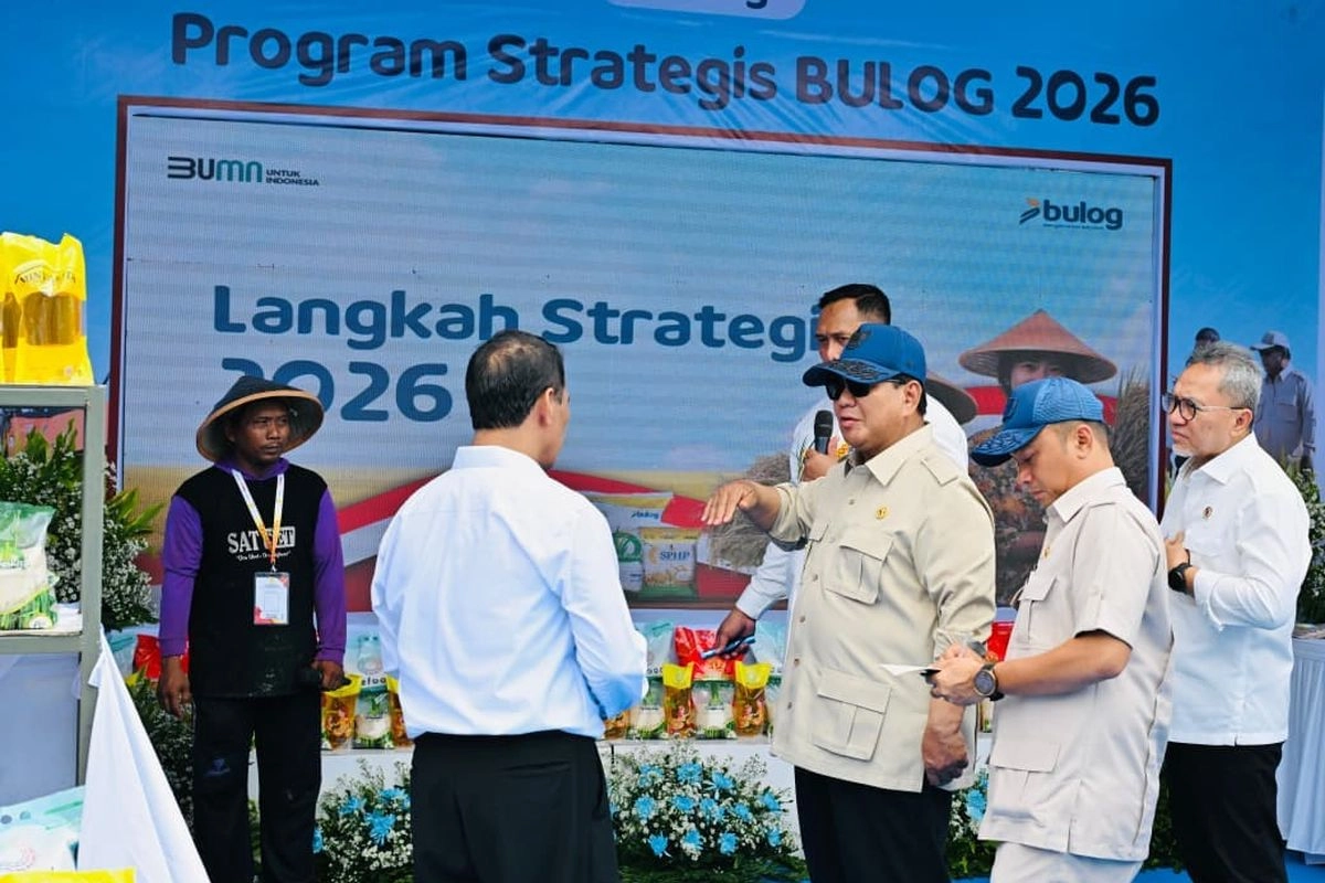 Panen Raya di Karawang, Prabowo Cicipi Produk Hilirisasi Pertanian dan Lihat Teknologi Modern
