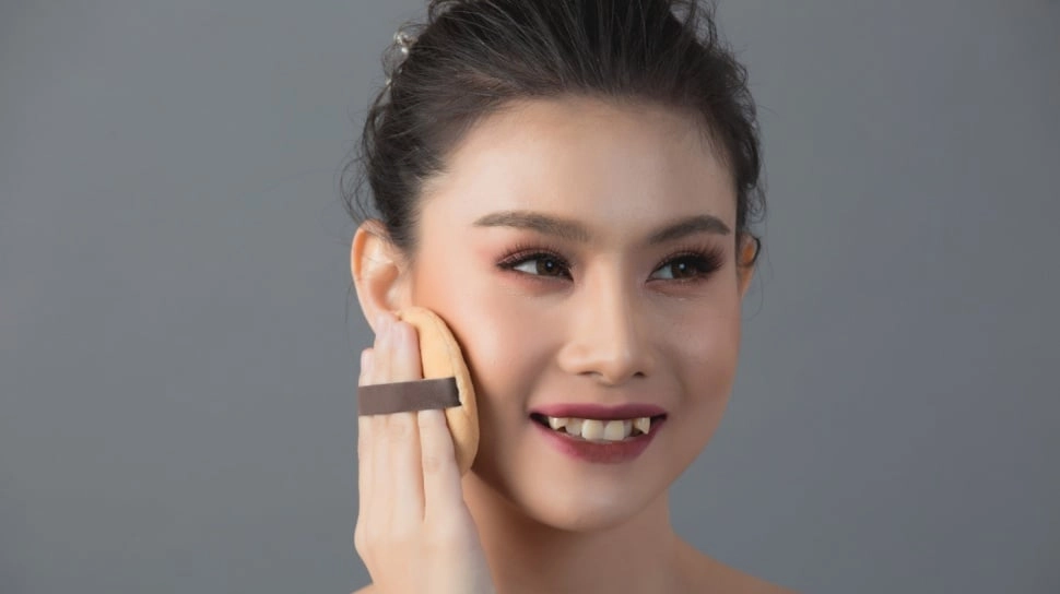 5 Bedak Translucent yang Bagus dan Murah untuk Mengunci Makeup dengan Sempurna