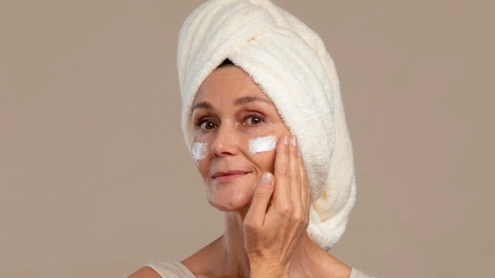 Urutan Skincare Pagi dan Malam untuk Flek Hitam Usia 50-an, Harga Murah Meriah
