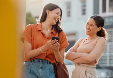 Orang yang Sibuk Membuka Ponsel Saat Orang Lain Berbicara Biasanya Menunjukkan 7 Ciri Kepribadian Ini Tanpa Disadarinya Menurut Psikologi