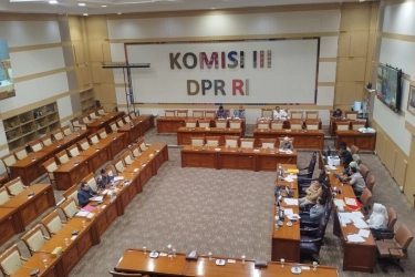 Panja: Kedudukan Polri Tetap di Bawah Presiden