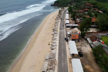 Pantai Sepanjang Gunungkidul Ditata Mirip Jimbaran, Pedagang Wajib Ikuti Aturan