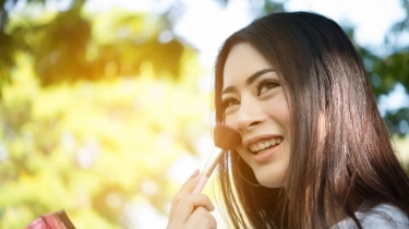 5 Bedak Padat Mengandung SPF, Lindungi Wajah dari Bahaya Fatal Sinar UV