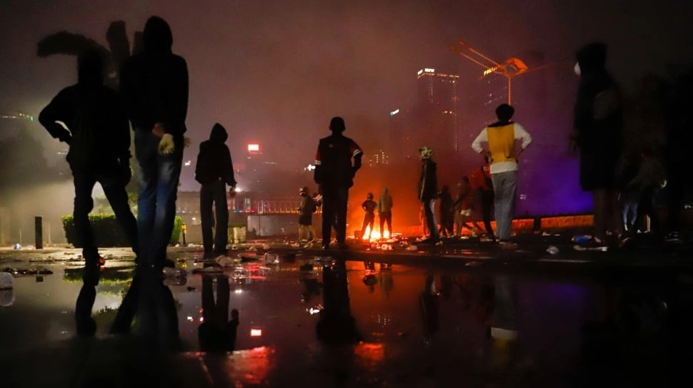 Jerit Ibunda Korban Salah Tangkap Aksi Demo Agustus, Dua Jari Anaknya Patah Diduga Disiksa Polisi