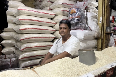 Pedagang Beras Keluhkan Dampak Bantuan Pangan ke Penjualan