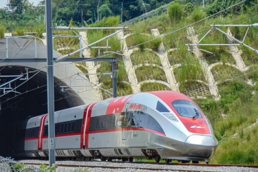 Turis Asing Naik 60 Persen, Whoosh Jadi Primadona Turis Malaysia Sepanjang 2025