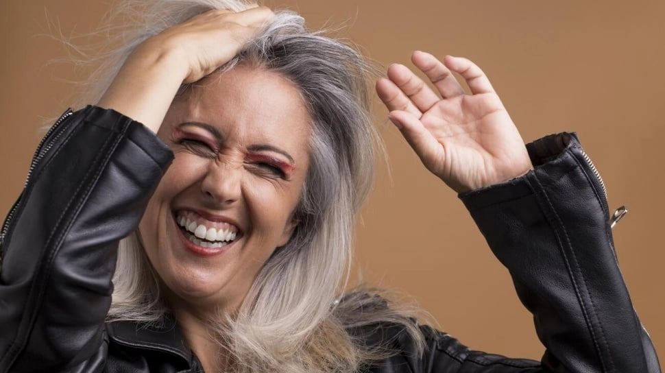 5 Penyebab Rambut Beruban selain karena Faktor Usia, Sudah Tahu?