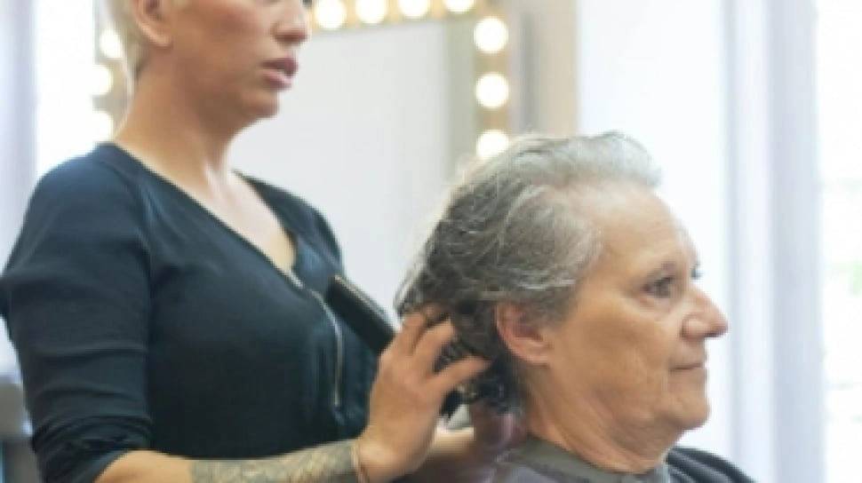5 Semir Rambut Tanpa Bleaching untuk Tutupi Uban, Aman Buat Lansia